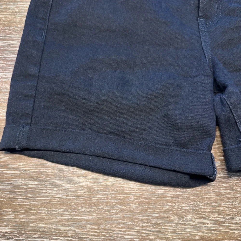 Old Navy Mid-rise Cuffed Black Wash Stretch Jean Shorts 5” Inseam Size 4 - Picture 2 of 5